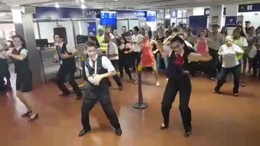 Video: el sorprendente y divertido FlashMob en el aeropuerto sanjuanino