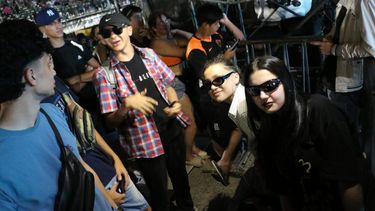 Un acampe de 15hs, gafas y un cumple de 15 especial: las historias detrás del fenómeno Bizarrap en San Juan