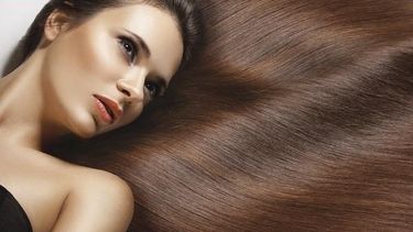 Baño de cristal, la técnica que promete superar al botox y keratina en el pelo