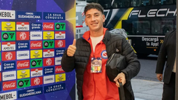 Con una bandera de Argentinos Juniors, Francisco Álvarez visitó la Difunta Correa Con una bandera de Argentinos Juniors, Francisco Álvarez visitó la Difunta Correa