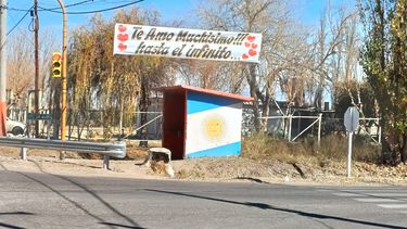 El misterioso cartel que apareció en Angaco y hace ilusionar a las señoritas