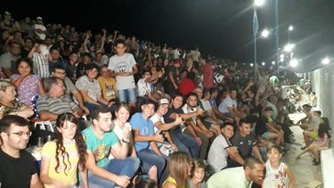 Multitudinaria noche a pura velocidad en Albardón