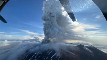 Rusia en alerta: el volcán Krasheninnikov entró en erupción tras más de 400 años