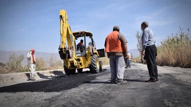 Mirá cómo avanza el pavimento en una importante calle del Sur