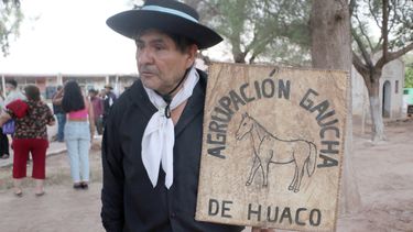 El arriero Fabio Andrada tras completar la cabalgata en homenaje al natalicio de Buenaventura Luna.
