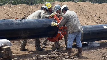 Los operarios de ECOGAS trabajaron toda la noche para reparar el caño de gas roto (Foto ilustrativa: Telam)