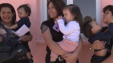 Esta mañana, los trillizos Nuñez de Albardón recibieron la casa a la que irán a vivir junto a su abuela y su mamá.