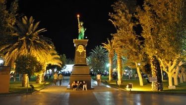 Pocito invita al cine móvil en la plaza central