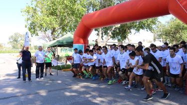 La mañana arrancó con grandes y chicos corriendo una maratón