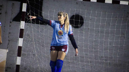Ceci Moreno: a los 42, entre el mostrador, la casa y el arco de Alianza Ceci Moreno: a los 42, entre el mostrador, la casa y el arco de Alianza