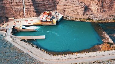 El detalle de la limpieza del descargador del dique de Ullum y las precauciones a tener en cuenta