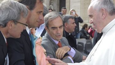 Una imagen de Santa Bárbara bendecida por el Papa visitará a los mineros argentinos