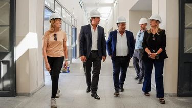 Orrego supervisó la obra de construcción de una nueva escuela en Chimbas