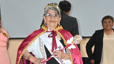 Ramona de la Cruz Solar, de 82 años, la flamante Reina del Adulto Mayor de Iglesia.