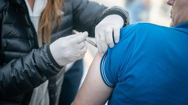 Ante el aumento de casos de COVID en el país, en San Juan recomiendan estar preparados y colocarse las vacunas.