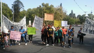 Caos en el tránsito por un reclamo de viviendas