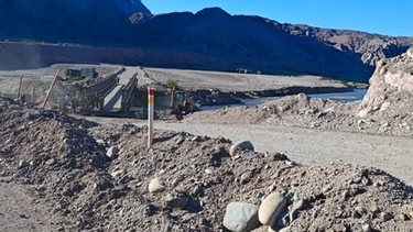 El Ejército inició el desmantelamiento del histórico puente Bailey en la junta de los ríos en Calingasta