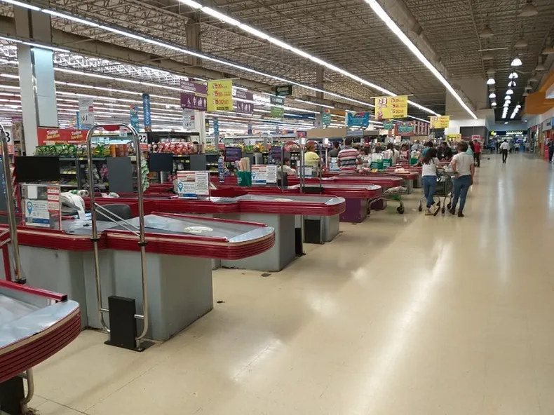 La ladrona más coqueta: cayó por robar desde esmaltes hasta ropa interior  en un supermercado