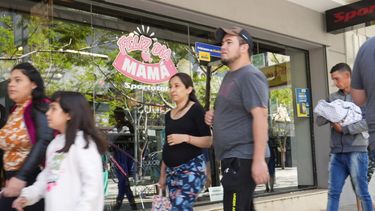 Intenso movimiento en el centro sanjuanino por el Día de la Madre