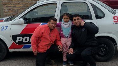 El reencuentro más emotivo: la nena que casi muere ahogada con un chupetín fue a agradecer a quienes la salvaron