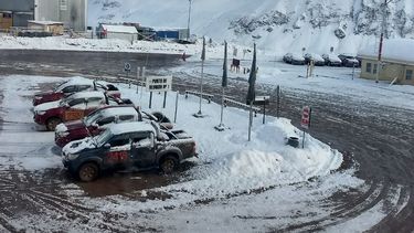 Veladero amaneció como una postal invernal