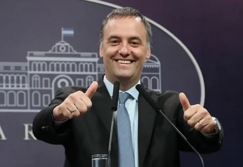 Manuel Adorni suma poder: Manejará Telam y Canal 7