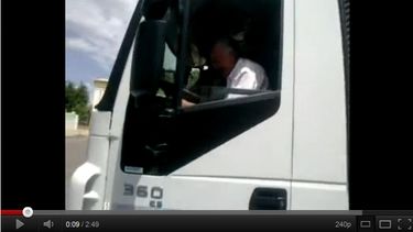 De camionero, fuera de protocolo