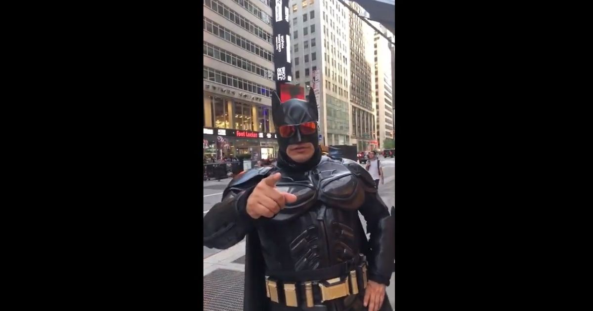 Video: el Batman que defiende a Macri