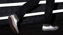 ¿Para qué sirven los agujeros laterales de las zapatillas?