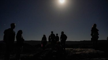 Ischigualasto se transforma literalmente en el Valle de Luna bajo la luz del satélite natural.