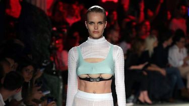 Las modelos con tres lolas que desfilaron en la Semana de la Moda de Milán