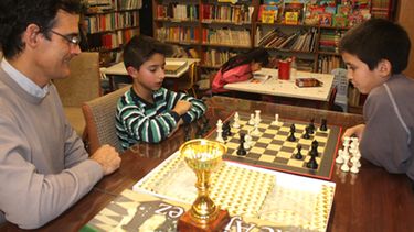 Una escuela de ajedrez para pibes de hasta 90 años