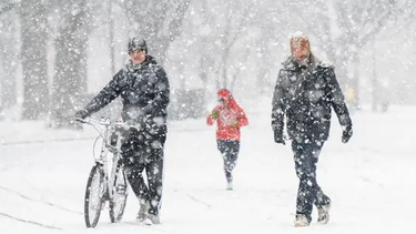 Más de 1.000.000 de usuarios sin luz y más de 17.000 vuelos cancelados: el saldo de la tormenta invernal en Estados Unidos