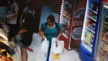 Una mujer se olvidó todo en un drugstore y piden ayuda para localizarla