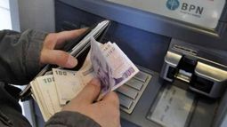 Depositan haberes a contratados como personal de servicio generales y administrativos Depositan haberes a contratados como personal de servicio generales y administrativos