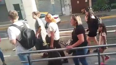 Hubo hasta dos cuadras de cola para ir gratis a la Fiesta del Sol en colectivo