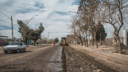 Apenas anunció Orrego la pavimentación en Caucete, empezaron a trabajar las máquinas