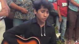 Joven le dedica una canción a su novia fallecida y conmueve a todos