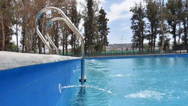 Como en el resto de los complejos municipales de San Juan, la pileta del camping de Villa Observatorio, en Chimbas, fue puesta a punto para el inicio de la temporada.