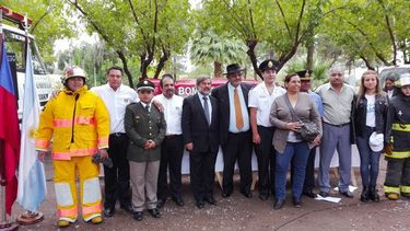 Bomberos chilenos entregaron donaciones a sus pares de Ullum