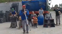 La cuadrilla del Manteca lo hizo otra vez: despidió la cosecha con un show que se volvió viral La cuadrilla del Manteca lo hizo otra vez: despidió la cosecha con un show que se volvió viral