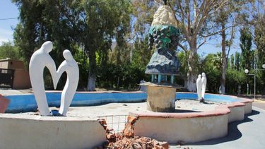 ‘El Monumento al Fernet’ vuela a la puerta del camping Cerro Blanco