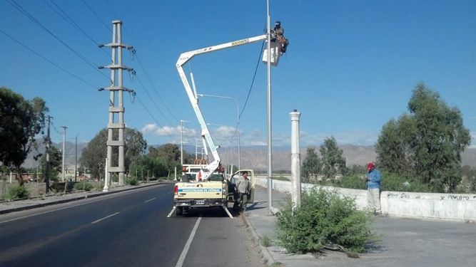 Colocaron luminarias en la Costanera de Chimbas