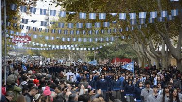Multitudinario desfile patrio de San Juan