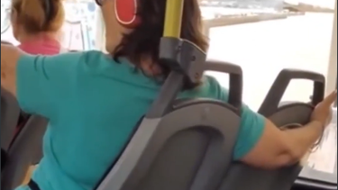 La sanjuanina que se puso a cantar a los gritos en el colectivo y se volvió viral
