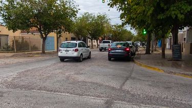 La eterna espera de vecinos de Capital para que arreglen una calle céntrica