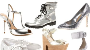 Sugerencia de miércoles: zapatos plateados