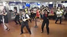 Video: el sorprendente y divertido FlashMob en el aeropuerto sanjuanino