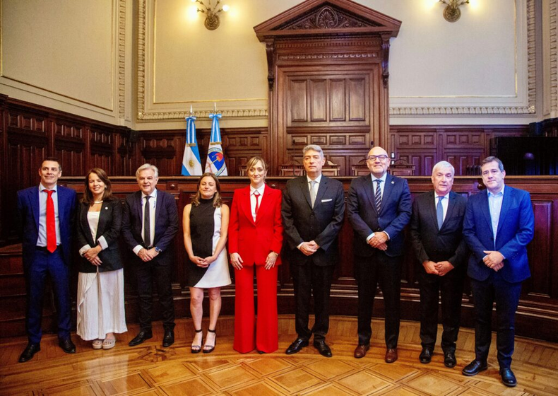 Sebastián Amerio, Agustina Díaz Cordero, Alberto Marqués, Vanesa Siley, Anabel Fernández Agasti, Horacio Rosatti, Diego Barroetaveña, Álvaro González y Mariano Recalde.