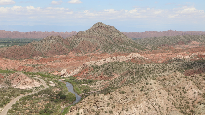 Donde la naturaleza inspira poesía: las imponentes postales que regala el camino que une Jáchal con Huaco